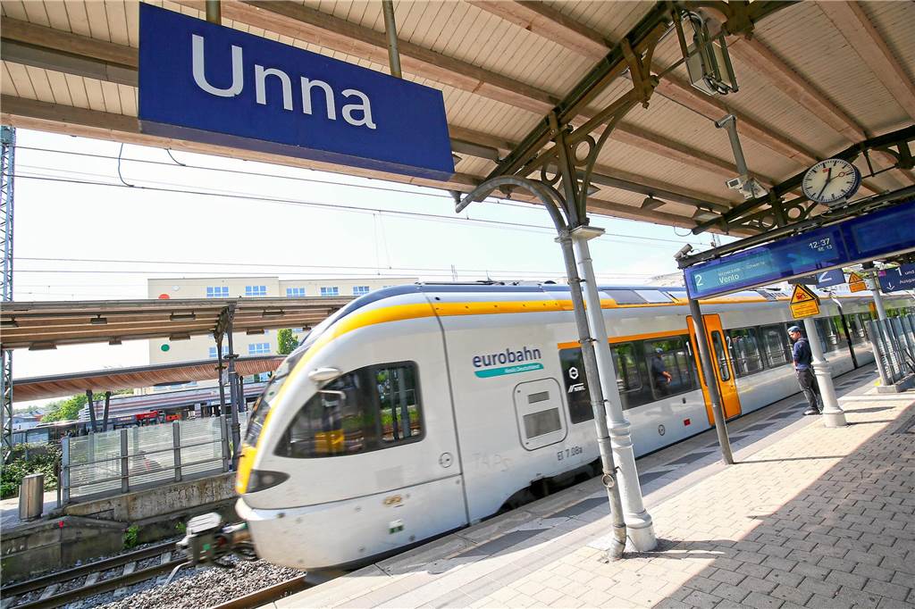 Generalsanierung für Hochleistungsnetz: Deutsche Bahn baut auch zwischen Unna und Schwerte Ein Zug der Eurobahn fährt im Bahnhof Unna ein.