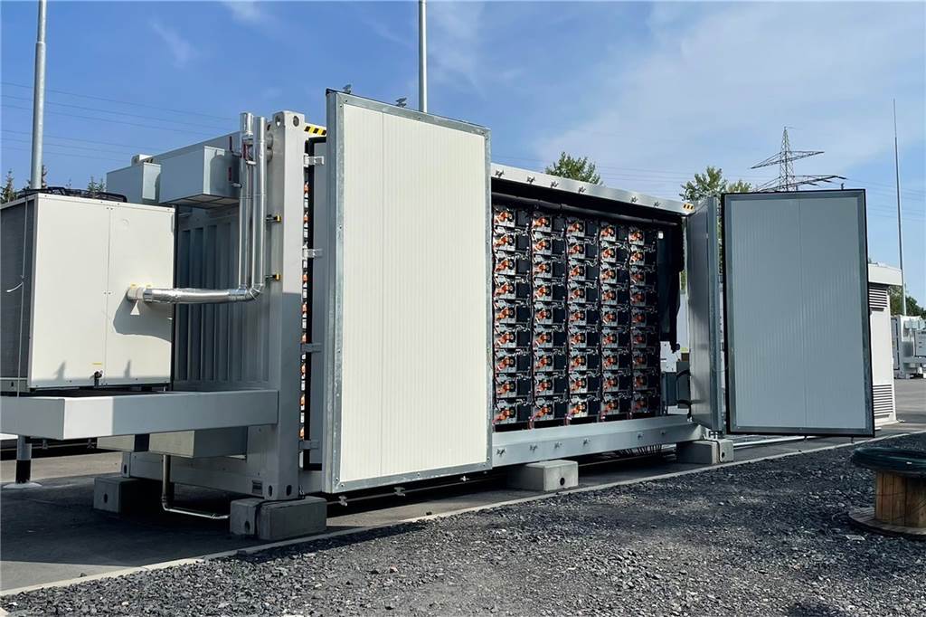 Mega-Batteriespeicher am Gersteinwerk Werne steht: Betrieb soll bald starten Ein Batteriespeicher mit Speichermodulen