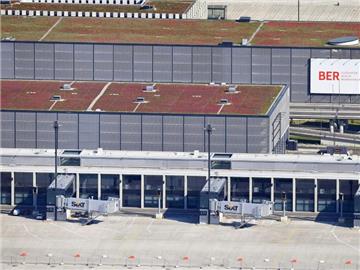 Der Bau des Hauptstadtflughafen BER hinkt dem Zeitplan hinterher, aber von einer zufünftigen Erweiterung ist bereits jetzt die Rede. Foto: Ralf Hirschberger