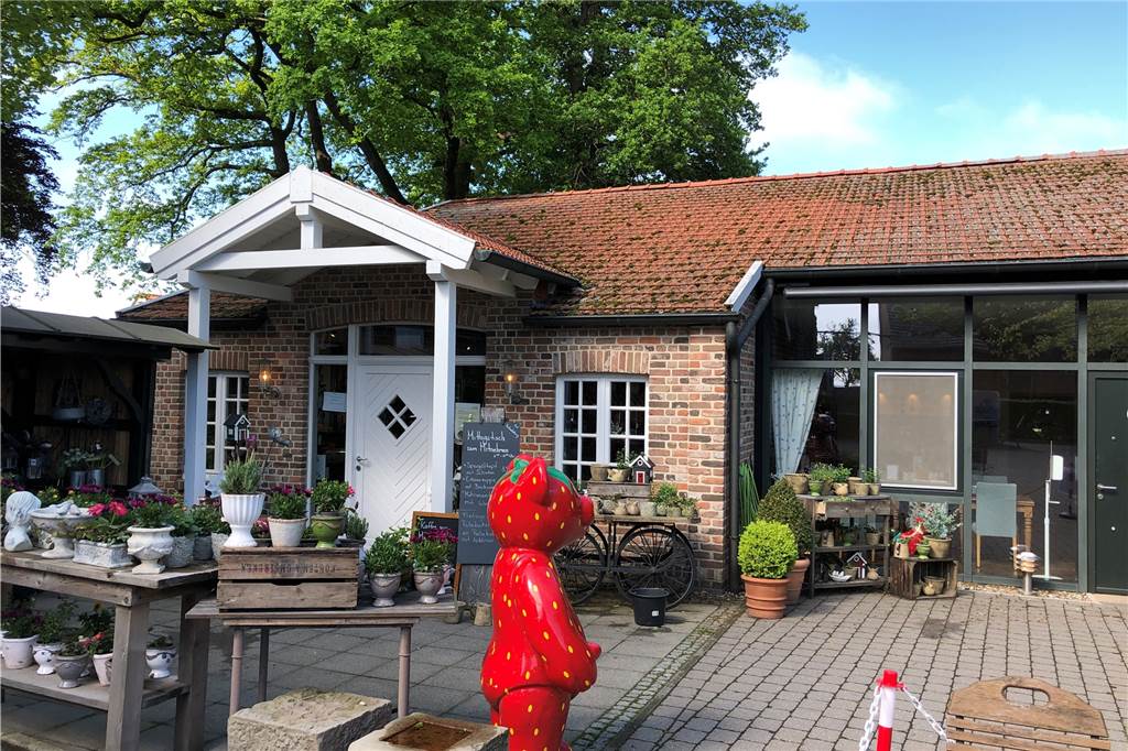 Beim Hof Schulze Kökelsum in Olfen ist alles bereit für den Ansturm der Gäste Der Bauernladen hat ganz normal geöffnet. Er zählt zu den Lebensmittelgeschäften und hatte keine Einschränkungen bei den Öffnungszeiten.