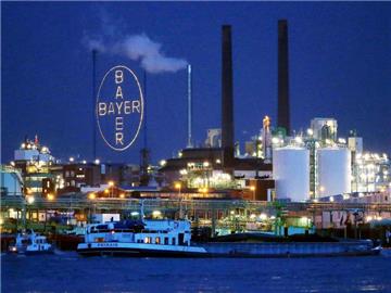 Der Bayer-Konzern will die Sparte rezeptfreie Medikamente des US-Pharmariesen Merck & Co für 14,2 Milliarden US-Dollar übernehmen. Foto: Oliver Berg/Archiv
