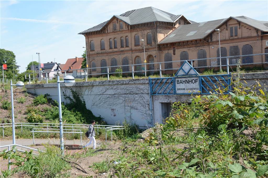 Corona: Bahnhofsumbau verzögert sich, neuer Veranstaltungssaal im Plan Der Beginn der Bahnhofs-Sanierung und der Baustart der Umgestaltung des Bahnhofsumfeldes wird sich wegen der Corona-Krise um ein paar weitere Wochen verzögern.
