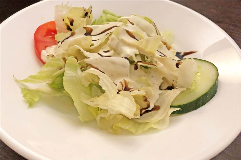 Restaurant Paiko punktet bei griechischen Klassikern mit guten Zutaten Der Beilagensalat macht auch optisch was her.