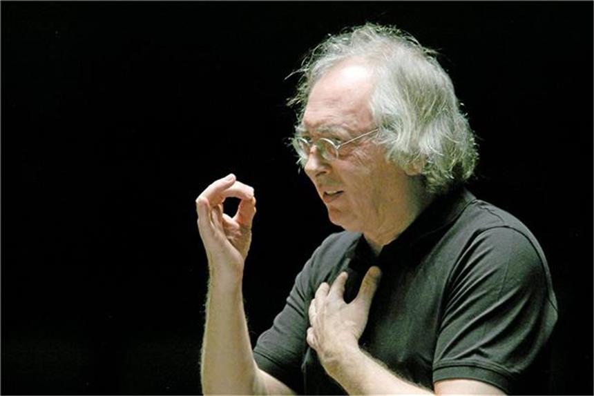 Herreweghe beendete Beethoven-Zyklus Der belgische Dirigent Philippe Herreweghe dirigierte die achte und neunte Sinfonie von Beethoven in der Philharmonie Essen.