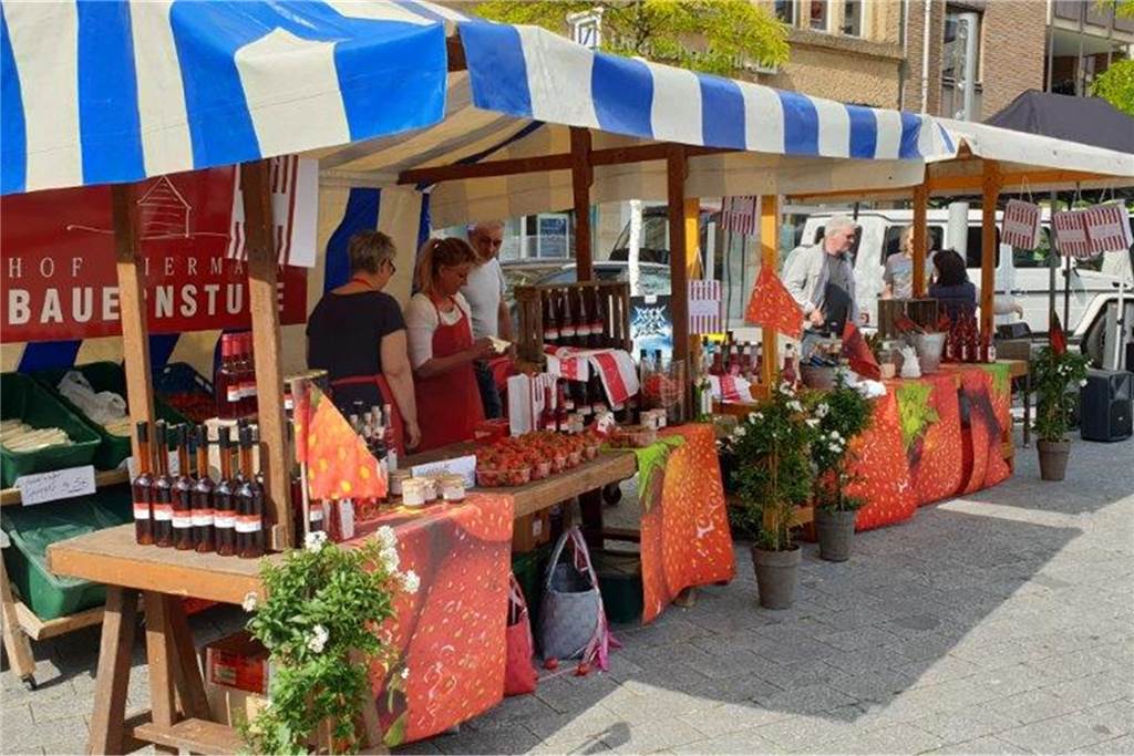Der beliebte Naschmarkt kommt wieder, wenn auch nur an einem Tag.