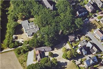 Der Bereich um die Kirche und die Grundschule in Deuten soll als "Dorfmitte" neu gestaltet werden.