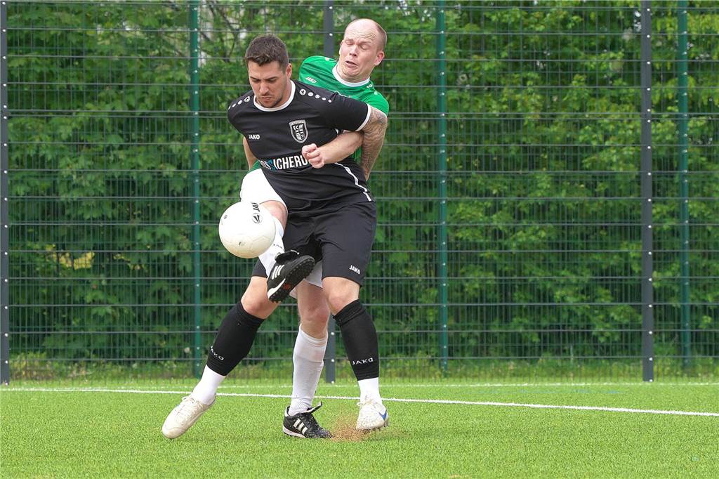 Der bereits feststehende Absteiger SV Bossendorf II lieferte sich einen echten Fight mit B2-Spitzenreiter FC Marl II, der am Ende mit 6:4 gewann.