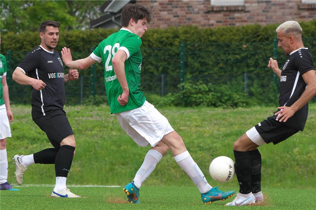 Der bereits feststehende Absteiger SV Bossendorf II lieferte sich einen echten Fight mit B2-Spitzenreiter FC Marl II, der am Ende mit 6:4 gewann.