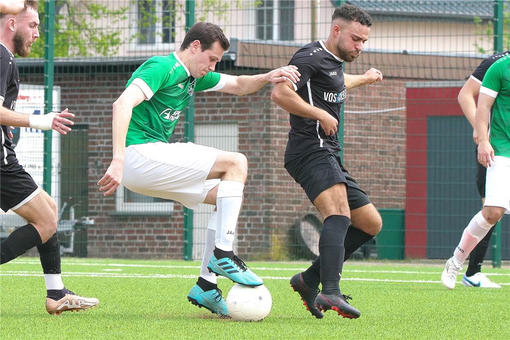 Der bereits feststehende Absteiger SV Bossendorf II lieferte sich einen echten Fight mit B2-Spitzenreiter FC Marl II, der am Ende mit 6:4 gewann.