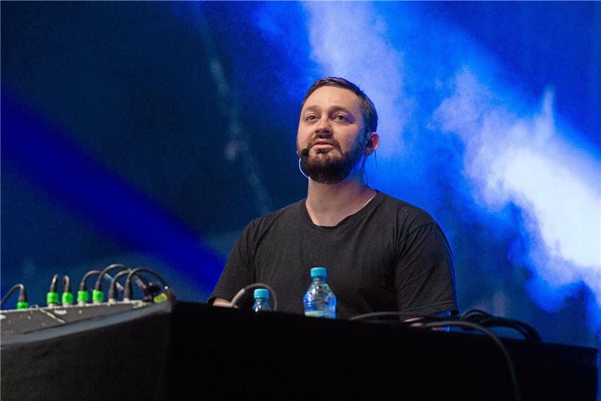 Fritz Kalkbrenner zieht von der Phoenixhalle ins FZW um Der Berliner DJ Fritz Kalkbrenner spielt im FZW statt in der Phoenixhalle.