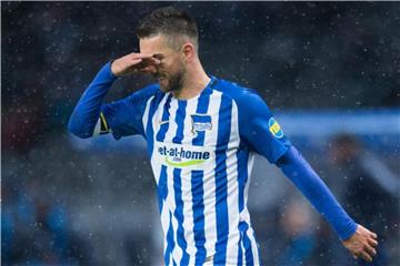 Der Berliner Vedad Ibisevic brach sich das Nasenbein. Foto: Annegret Hilse
