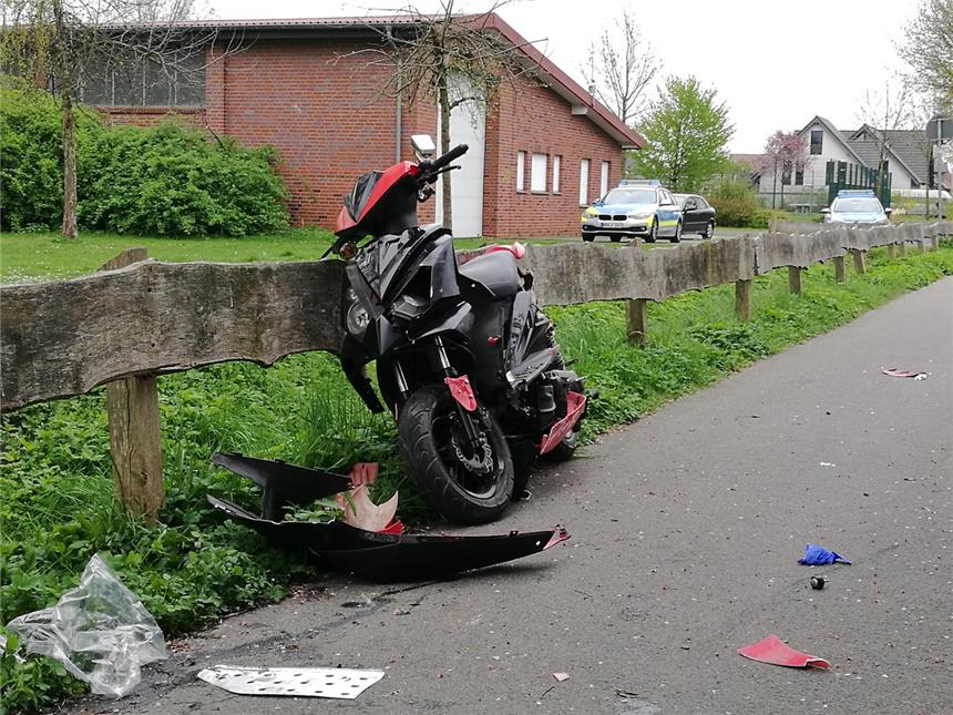 Der beschädigte Roller nach dem Unfall.