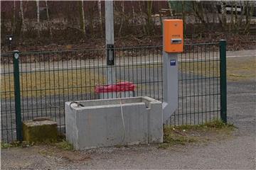 Der Betonsockel auf dem der Automat angebracht war.