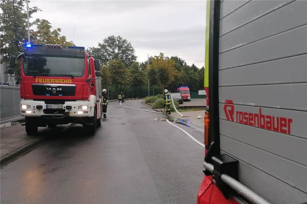 Feuerwehrautos auf der Heinestraße