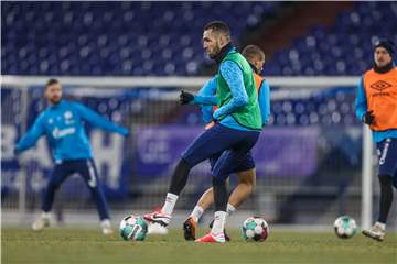 Der Beweis: Nabil Bentaleb trainiert wieder auf Schalke. Spielen soll er auch, vielleicht sogar schon am Samstag bei Union Berlin.