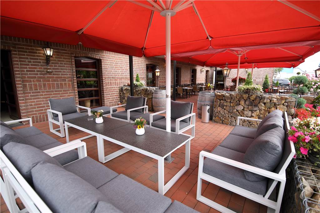 Beim „Dicken Jupp“ in Vreden gibt es westfälische Spitzenküche mit kreativen Komponenten Der Biergarten.