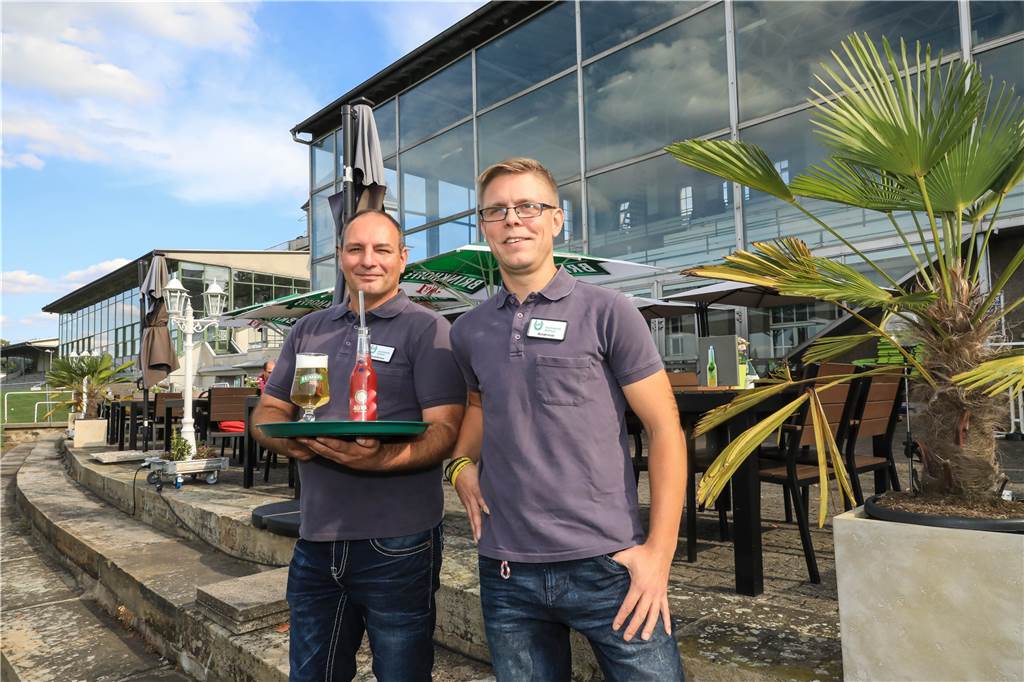 Das sind die schönsten Biergärten in Dortmund – Übersicht, Check und Karte Der Biergarten besticht durch seine Kulisse. Das wissen auch die Wirte Matthias (l.) und Andrew.