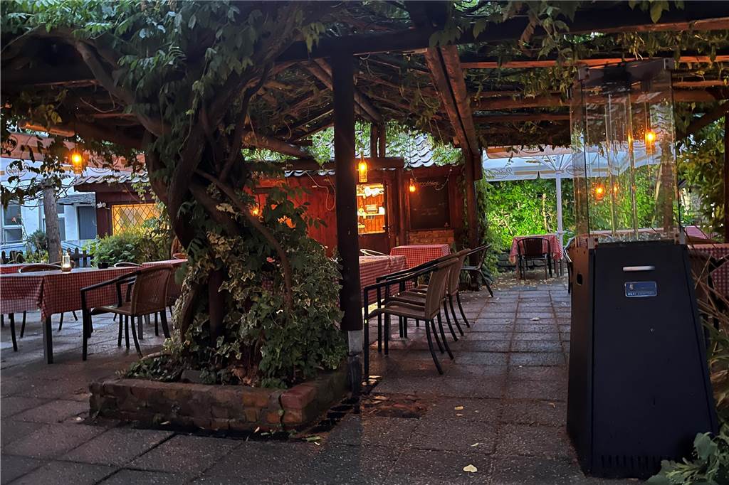 Die Trattoria Puglia im Biergarten-Check: Ein kleines Stück Italien Der Biergarten der Trattoria Puglia in Castrop-Rauxel.