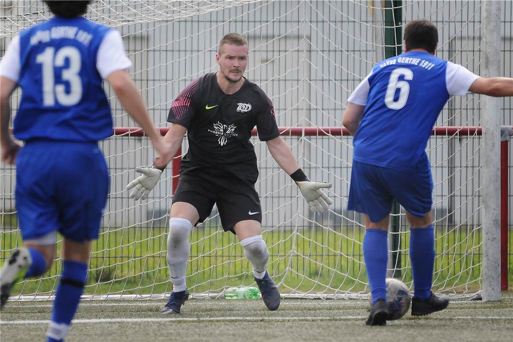 SG Victoria/Sportfreunde holt Spieler von Arminia Ickern und hat Luxusproblem Der bisherige Arminen-Keeper Dominik Petar (M) wechselt zur SG Victoria/Sportfreunde.