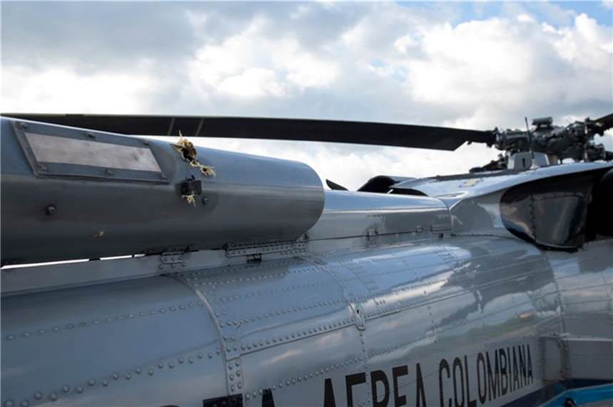 Helikopter von Kolumbiens Präsidenten Duque beschossen Der Blackhawk-Hubschrauber des kolumbianischen Präsident Ivan Duque hat mindestens sechs Treffer abbekommen.