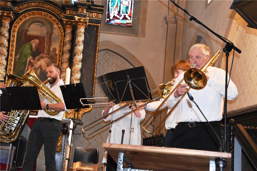 400 Besucher beim Musikfestival in der Mengeder Remigiuskirche Der Bläserchor der Noah-Kirchengemeinde bot einen eher getragenen Eistieg in das Programm.
