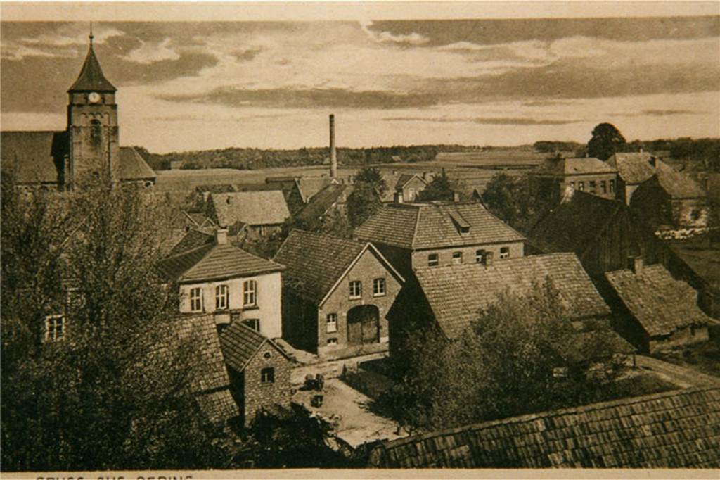 Oeding: Wenn es die Umgehungsstraße schon gäbe, hätten die Oedinger keine Sorgen mehr Der Blick vom Burgturm auf den Burgring und die Kirche St. Jakobus. Das Bild ist um 1925 entstanden.