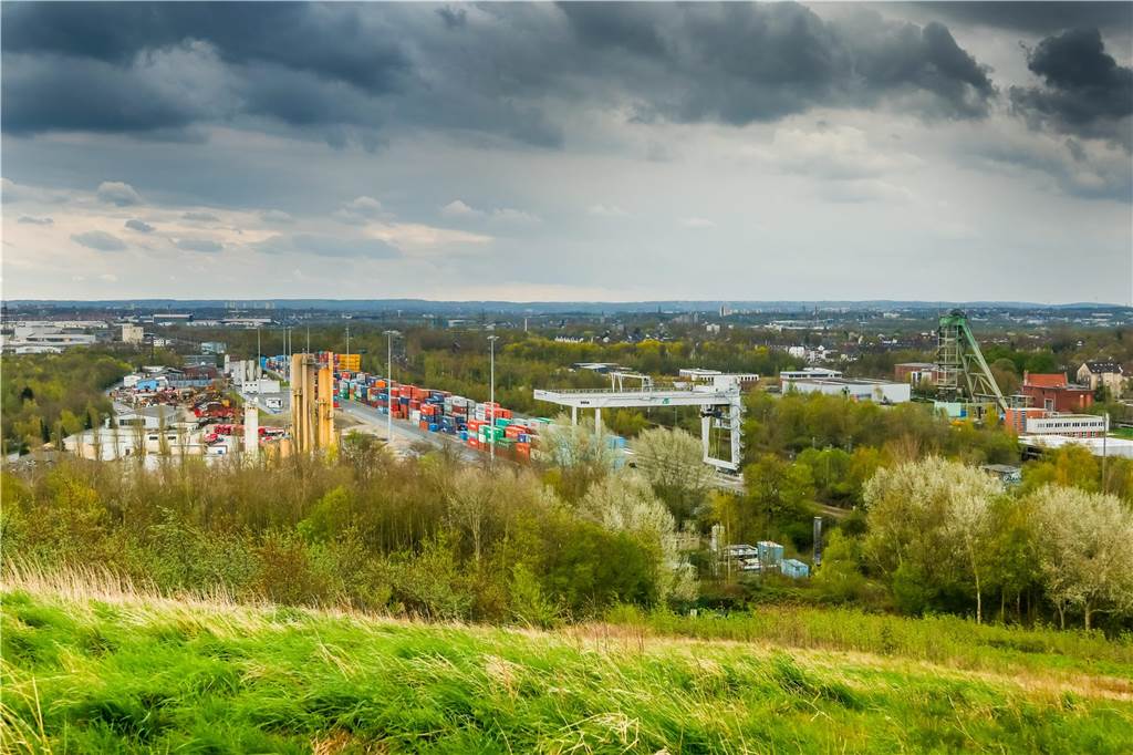 Erleichterter Zugang zum Deusenberg: Neue Treppe für den Westen Der Blick vom Deusenberg über Dortmund.