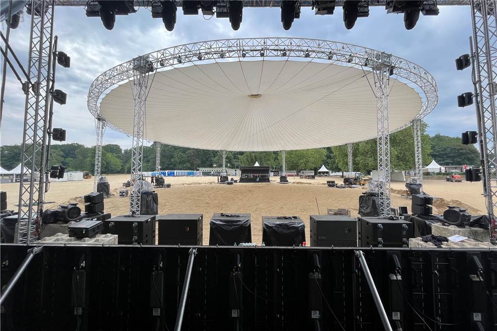 Sunset Beach Festival: Aufbau trotz Unwetter-Meldung voll im Zeitplan Der Blick von der Bühne.
