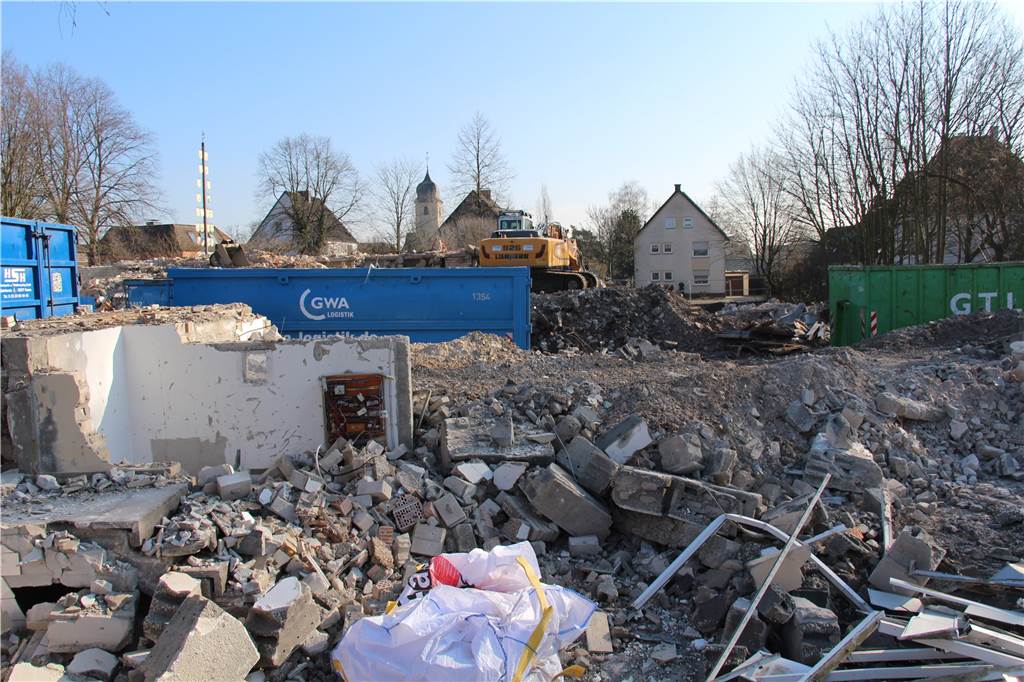 Altenheim: Wer zahlt für Baugrund-Debakel in Bork? Überraschende Wende Der Borker Markt. Die Bebauung - ein Mehrfamilienhaus mit Einzelhandel und Dienstleistern - macht Platz für ein Seniorenheim der Caritas.