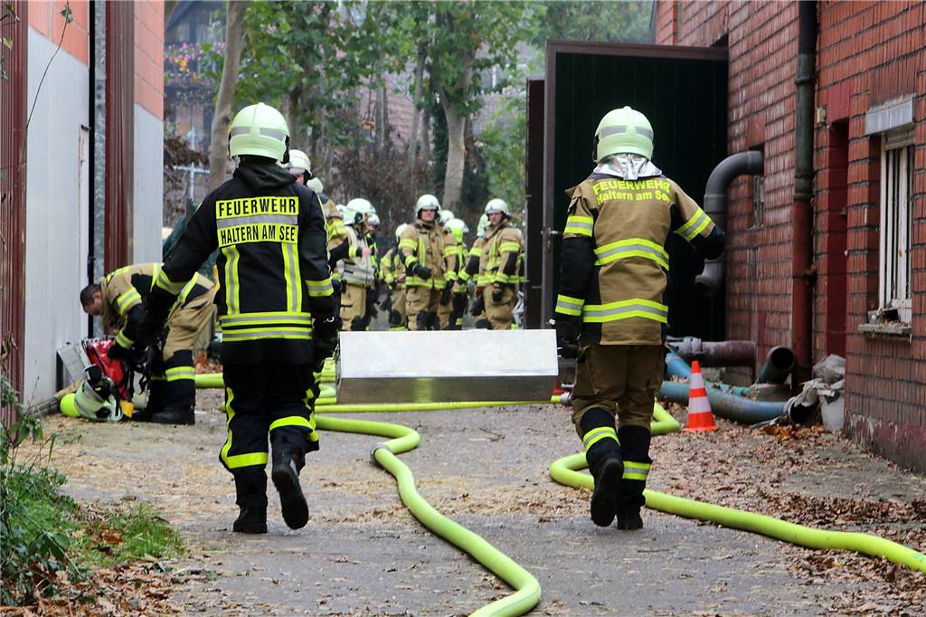 2022 war ein einsatzreiches Jahr für die Feuerwehr Haltern Der Brand am Prickings-Hof im November gehörte zu den Großeinsätzen für die Halterner Feuerwehr 2022.