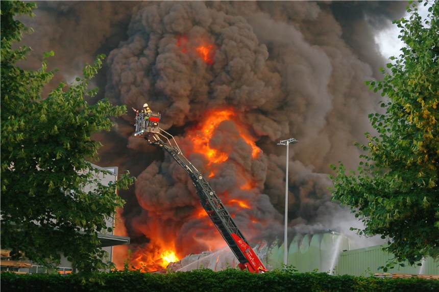 Großbrand bei Wefapress: Alle Artikel, Fotos und Videos auf einen Blick Der Brand bei Wefapress beschäftigt die ganze Stadt seit Samtagmorgen.