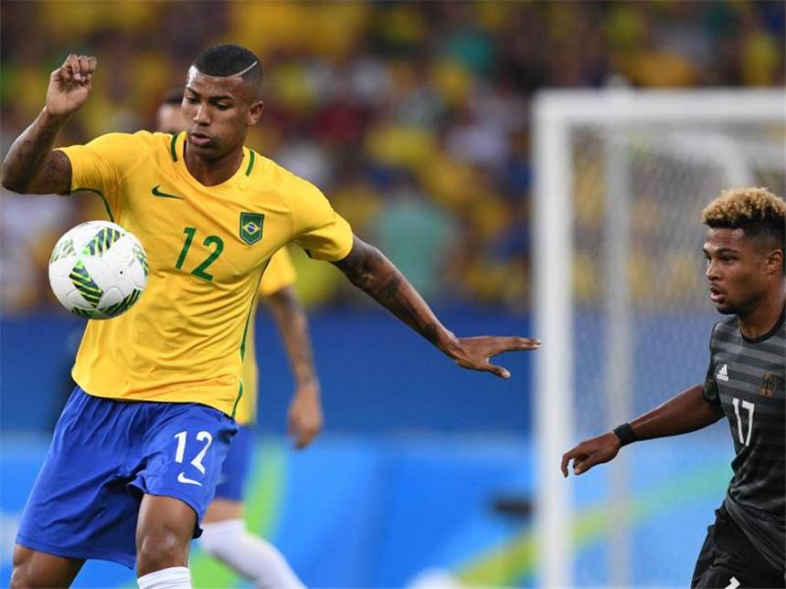 Kaum erfüllte Hoffnungen: Olympia-Fußballer im Leistungsloch Der Brasilianer Walace (l) und der Deutsche Serge Gnabry waren in Rio im Einsatz. Foto: Soeren Stache