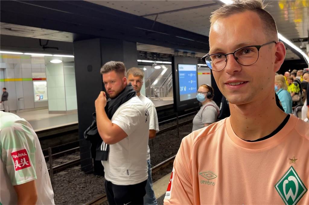 Total-Ausfall am Dortmunder Hauptbahnhof – 19-Jähriger verpasst wichtige Prüfung Der Bremen-Fan Matthias Wanke hat eine Fünf-Stunden-Odyssee nach Dortmund hinter sich. Kurz vor Spielbeginn steht er noch an der U-Bahnhaltestelle im Hauptbahnhof.