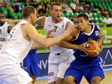 Der Brite Myles Hesson (r) kommt nach Bremerhaven. Foto: Georgi Licovski