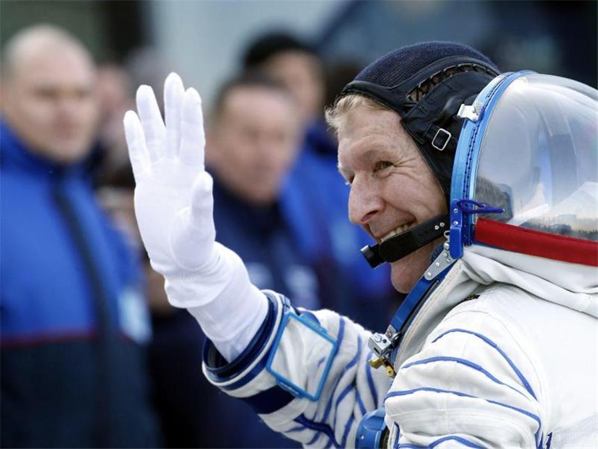 «Hallo, ist da Planet Erde?» - Astronaut verwählt sich im All Der Brite Tim Peake ist derzeit auf dem Außenposten der Menschheit im Dienst. Foto: Maxim Shipenkov