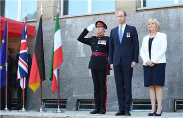 Der britische Prinz William und Bundeskanzlerin Angela Merkel waren bei einem Festakt zum 70. Jahrestag der Gründung Nordrhein-Westfalens in Düsseldorf zu Besuch.