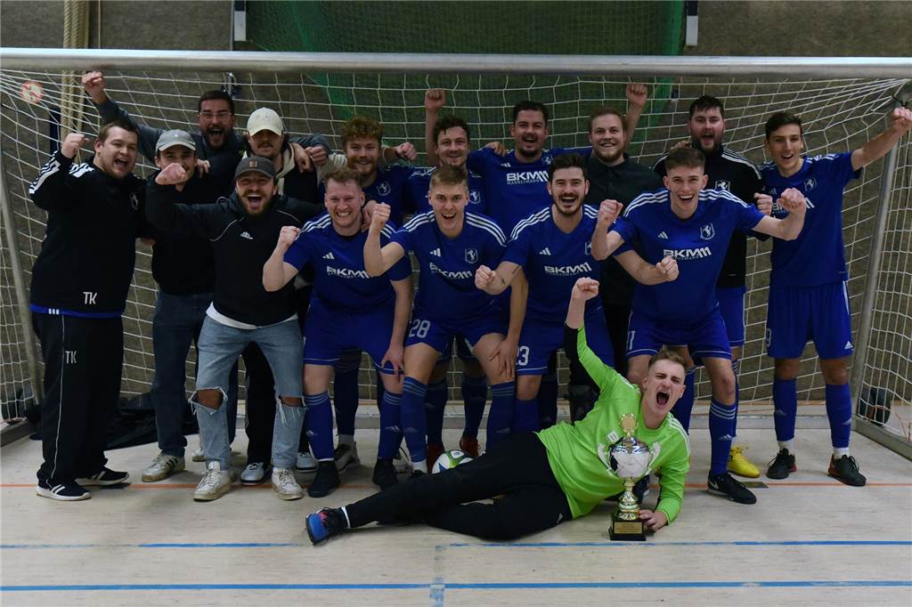 Schlägerei bei A-Turnier des BSV Heeren: Gastgeber siegt, bevor die Fäuste fliegen Der BSV Heeren hat das Endspiel um den BKM-Mannesmann-Cup gegen den SV Afferde mit 2:1 gewonnen.