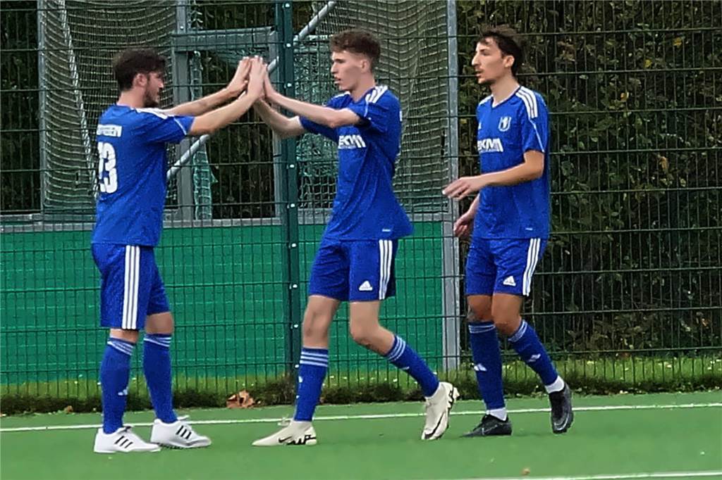 BSV Heeren entscheidet enges Match gegen Afferde für sich Der BSV jubelt nach dem 1:0-Führungstreffer von Tim Heberlein (2.v.l.).