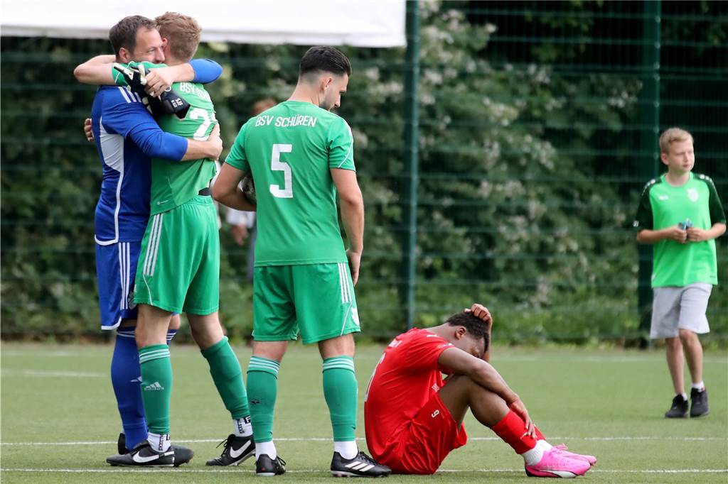 Der BSV Schüren schafft den Klassenerhalt in der Westfalenliga, Hombruch steigt in die Landesliga ab. 