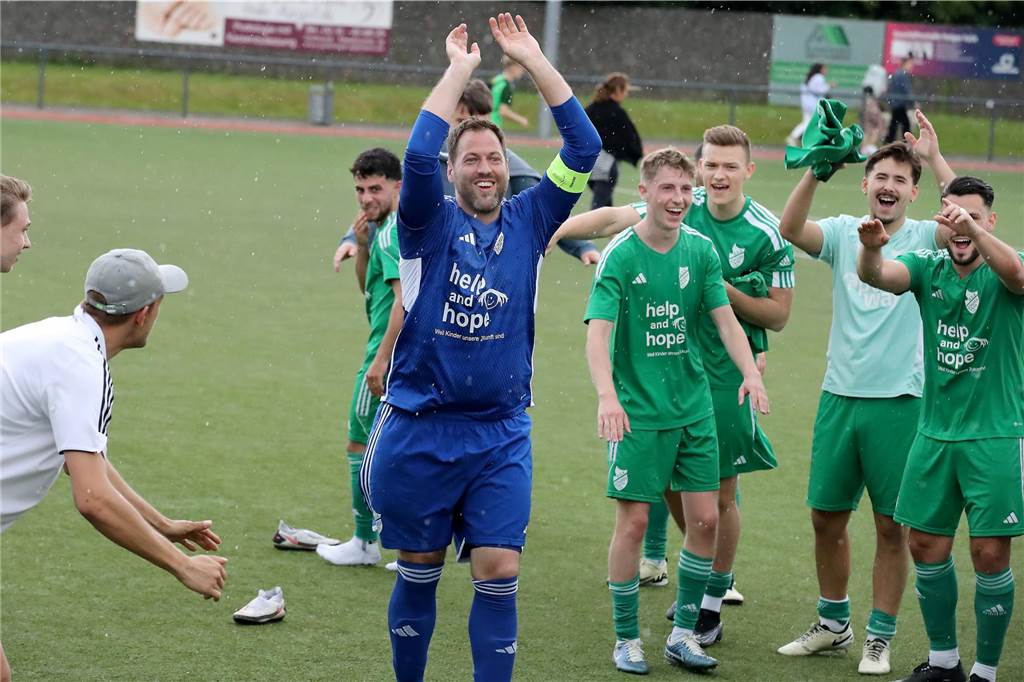 Der BSV Schüren schafft den Klassenerhalt in der Westfalenliga, Hombruch steigt in die Landesliga ab. 