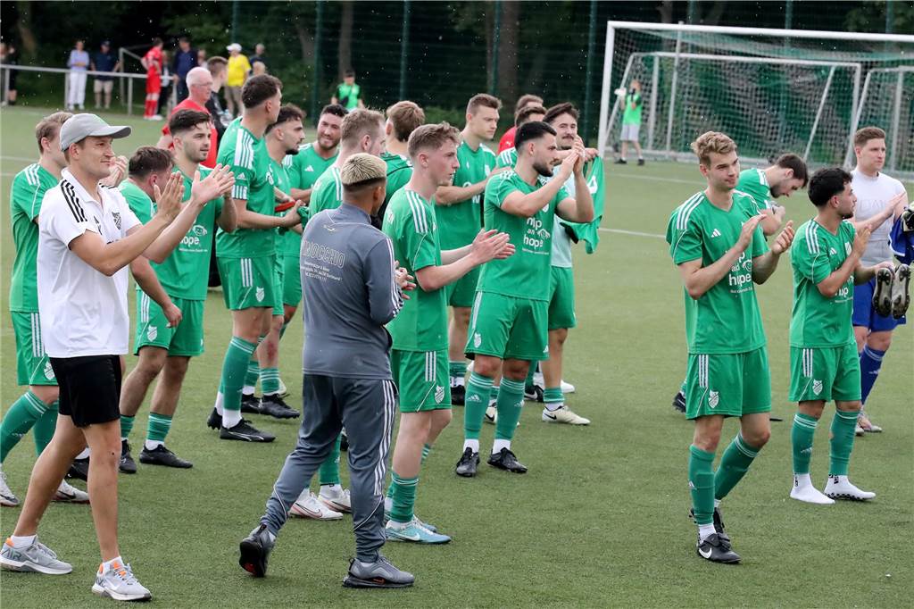 Der BSV Schüren schafft den Klassenerhalt in der Westfalenliga, Hombruch steigt in die Landesliga ab. 
