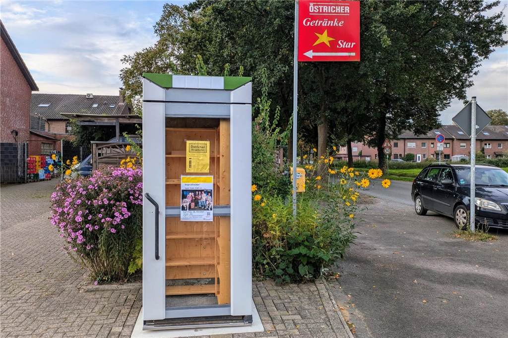 Blumen-Verschönerungsaktion in Östrich wird wiederholt Bücherschrank Östrich