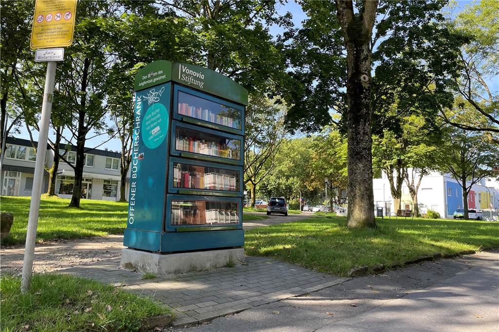 Walter Heinrich sucht dringend einen Nachfolger für „seinen“ Bücherschrank Bücherschrank in der Jungfertalstraße in Dortmund