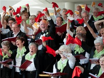 Der Bürgerschaftschor aus Essen bei der Auftaktveranstaltung zum viertägigen Kulturhaupstadtprojekt "!SING - day of song".