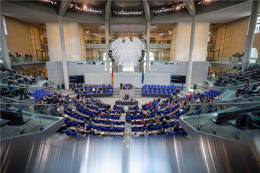 Bundestag stimmt für Lieferungen von schweren Waffen an die Ukraine Der Bund hat für Waffenlieferungen an die Ukraine gestimmt.