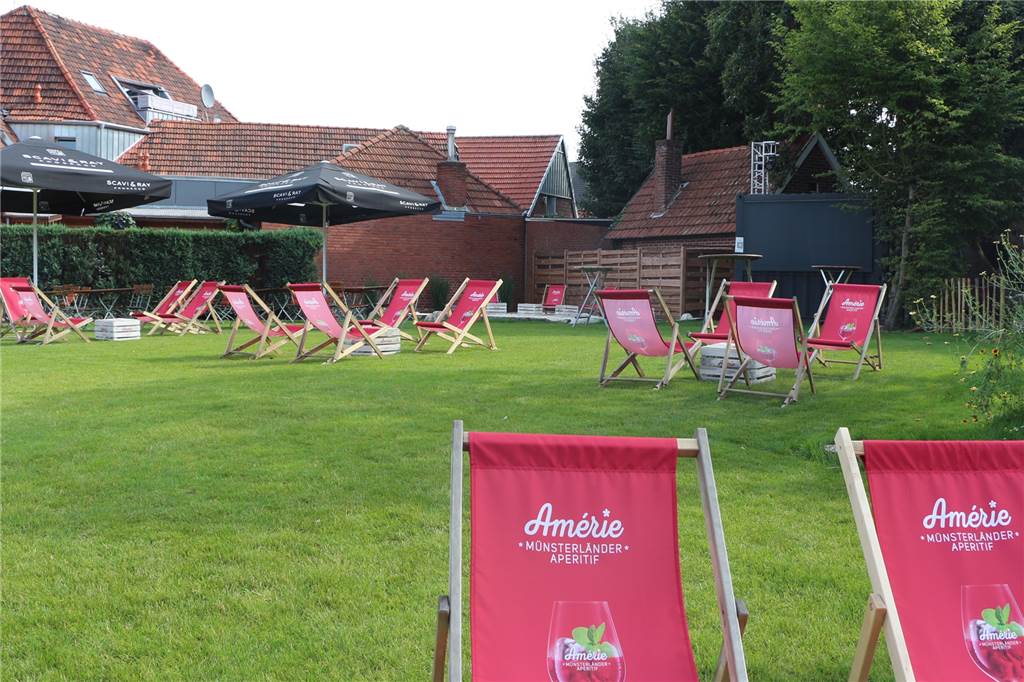 „Verrückter Wirt“ testet Burggarten mit 50 Biersorten: „Die Leute feiern es“ Der Burggarten soll die gesamte Familie ansprechen, es gibt auch eine kleine Sandecke. Am Abend darf dann ein wenig gefeiert werden, bevor es in die Kneipe nebenan geht.