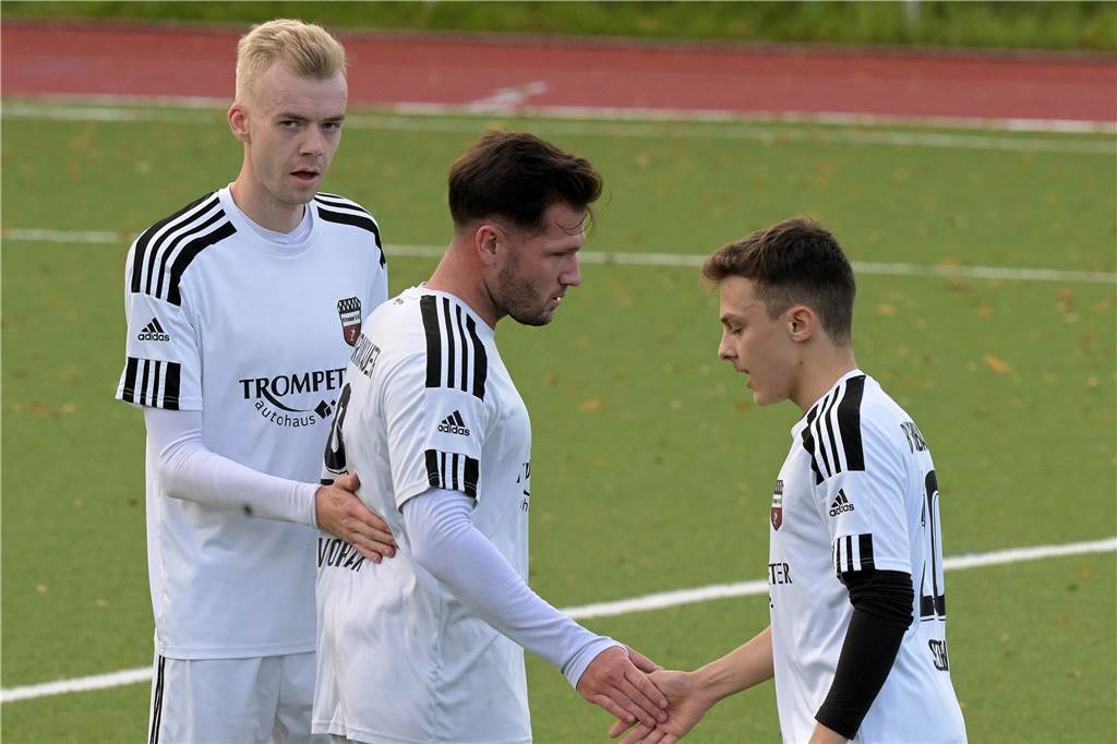 BV Brambauer schlägt SV Körne: „Wir waren giftig und aggressiv“ Der BV Brambauer klatscht sich ab.