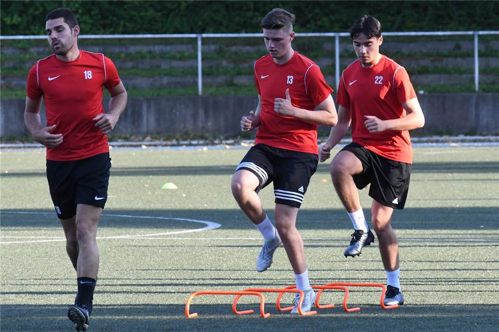 David Sawatzki hat klare Forderungen für die Vorbereitung Die Spieler des BV Brambauer absolvieren Lauftraining.