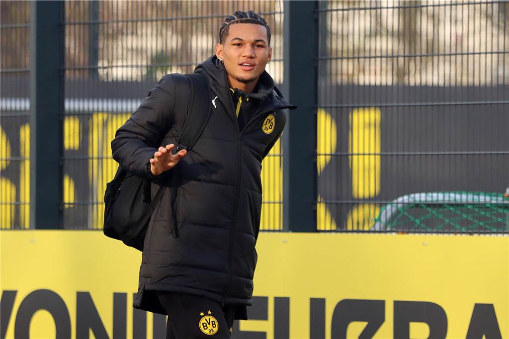 Der BVB auf dem Weg ins Teamhotel.