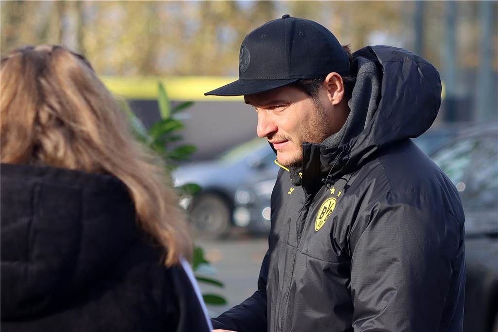 Der BVB auf dem Weg ins Teamhotel.